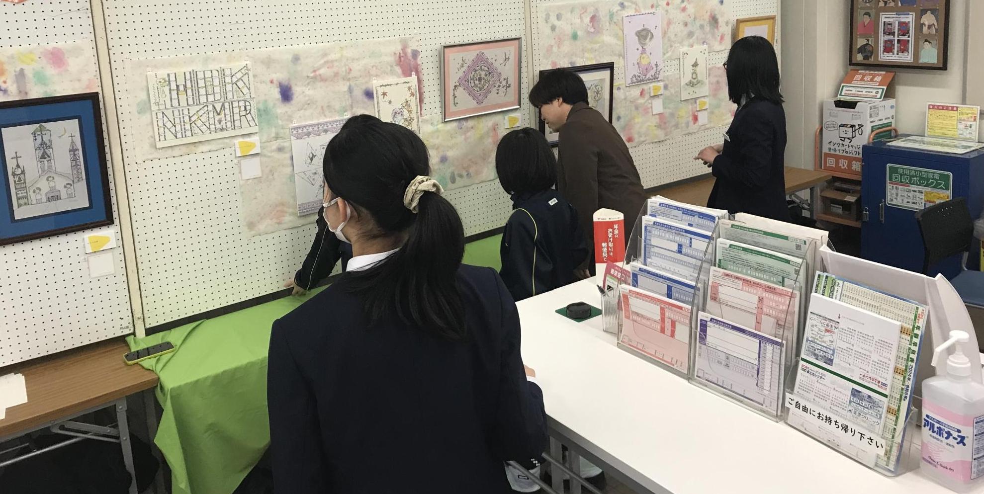 趣向を凝らしながら、文化部の皆さんで会場設営